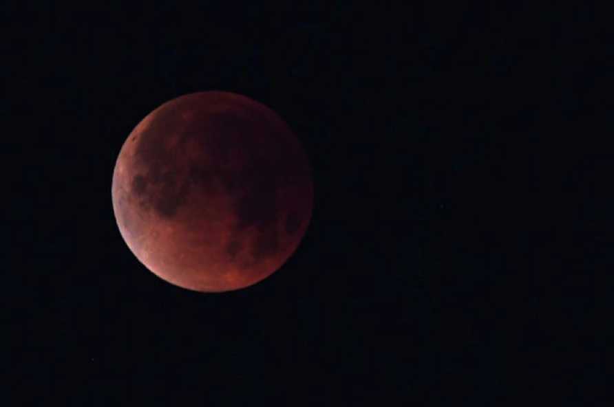 Eclipse lunar